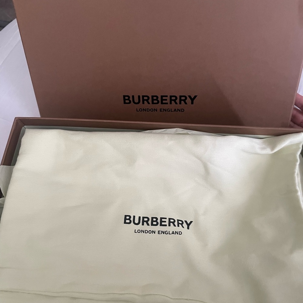 Burberry sneakers - Picture 6 of 6